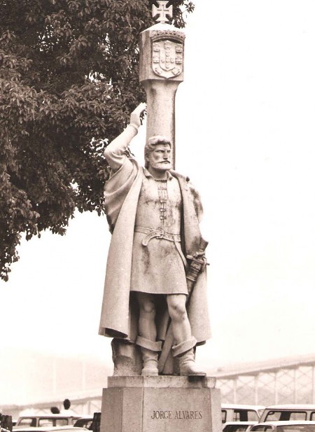 Estátua de Jorge Álvares, em Macau.